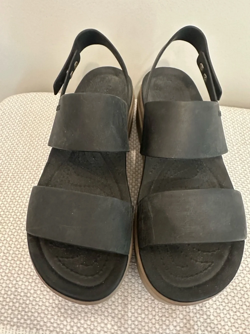 Crocs Brooklyn Wedge Sandals Women’s 7 Black Tan Slingback Platform Adjustable
